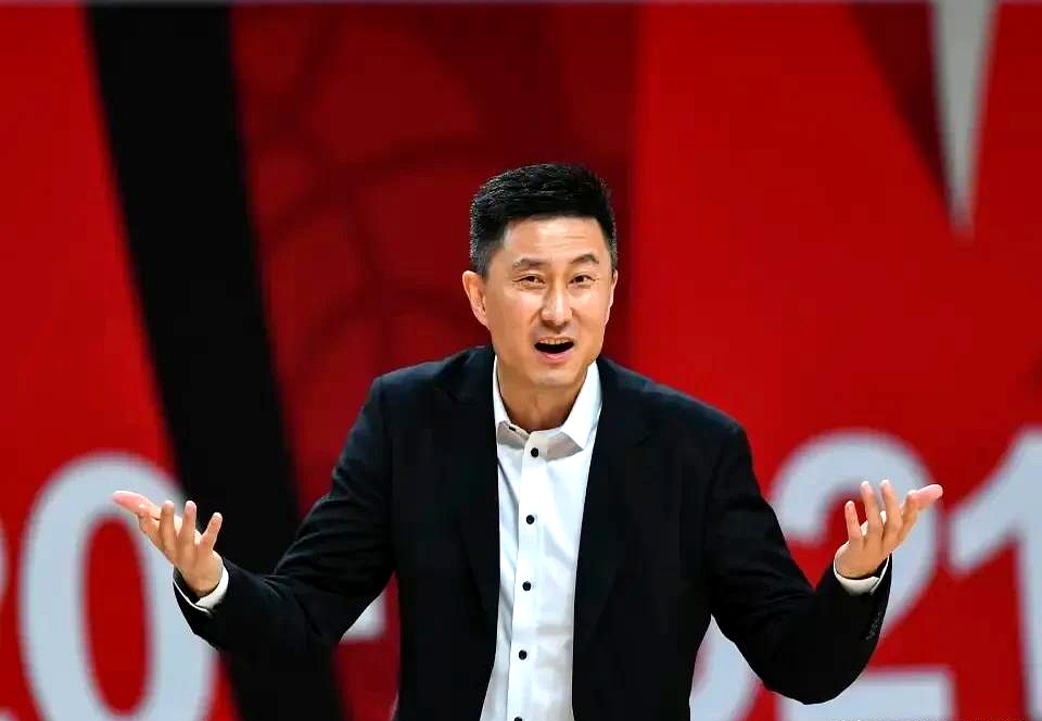 雄鹿队季后赛出局，主帅宣布引咎辞职，希望对于.