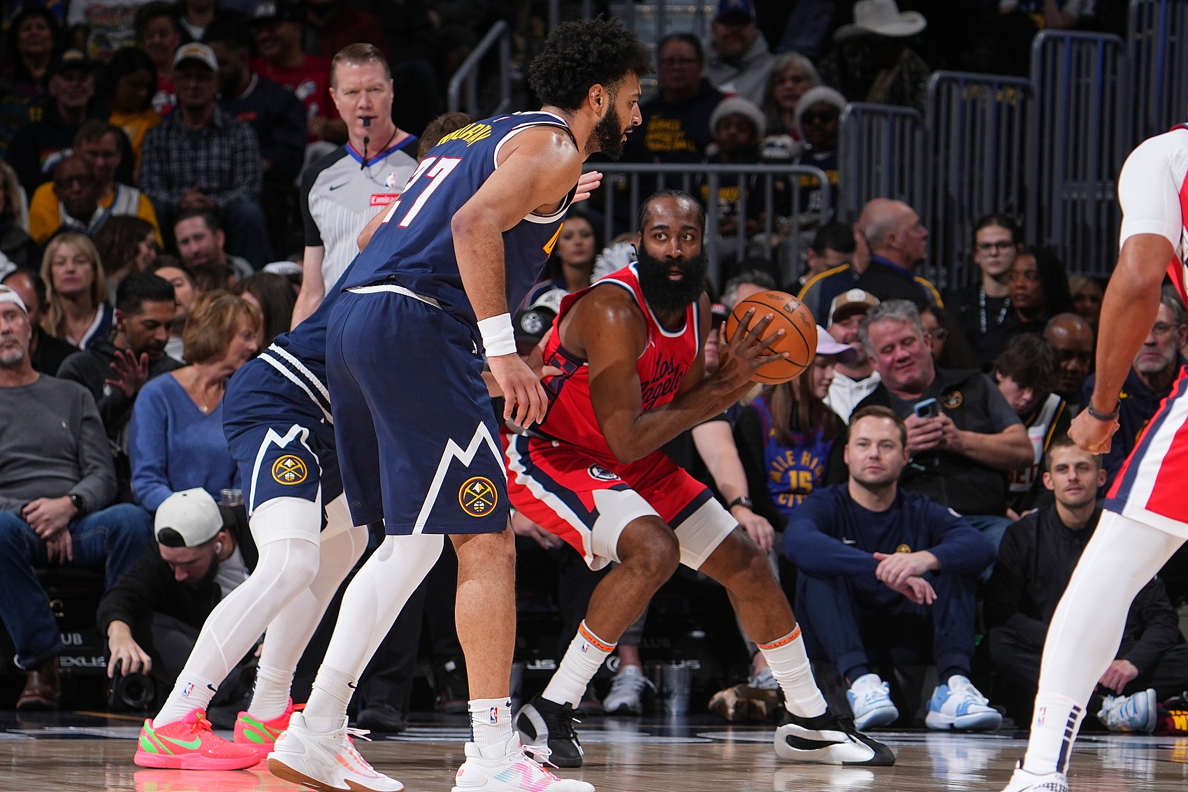 爱游戏手机客户端关于转折点！洛杉矶快船完成体检，NBA常规赛赛后攻防权衡，话题不断，资深球员宣示担当的信息